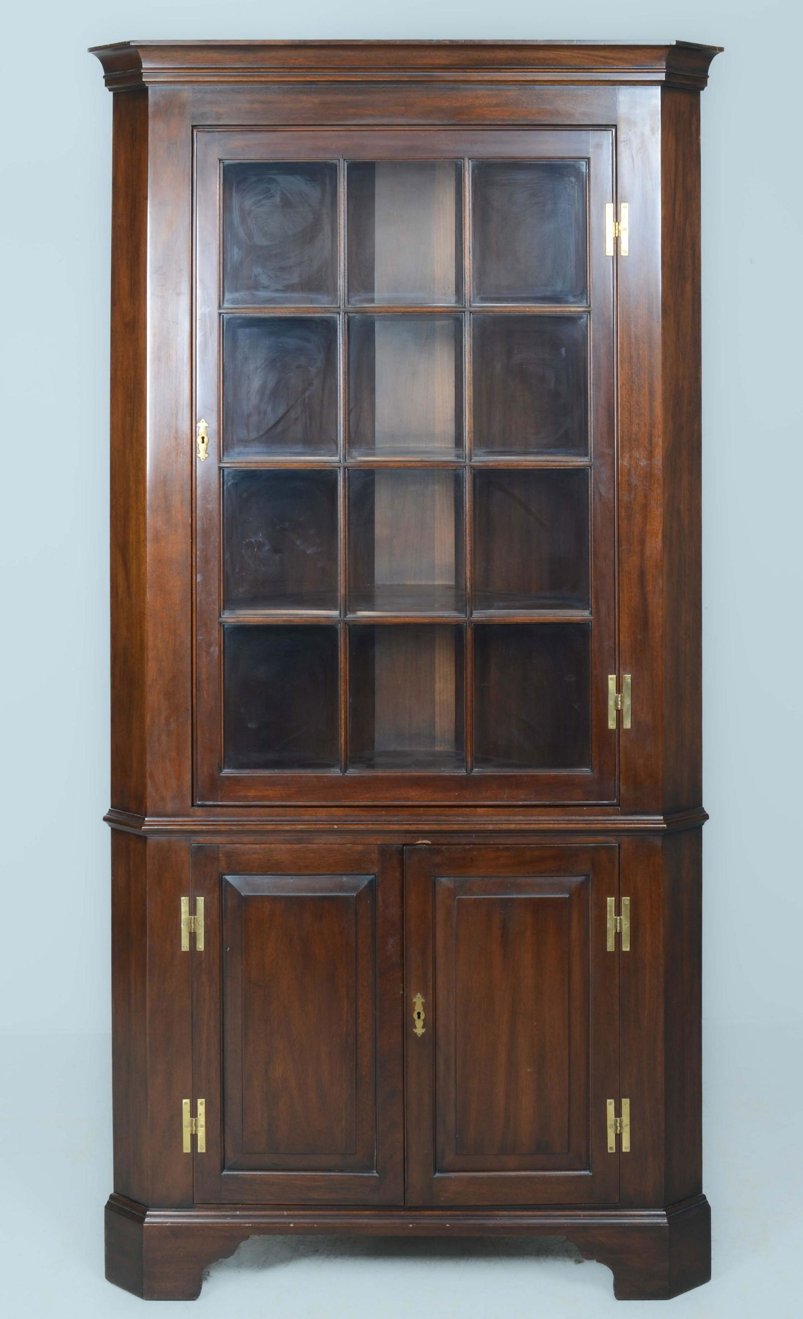 Henkel Harris mahogany 1-pc corner cabinet (1 of 6)