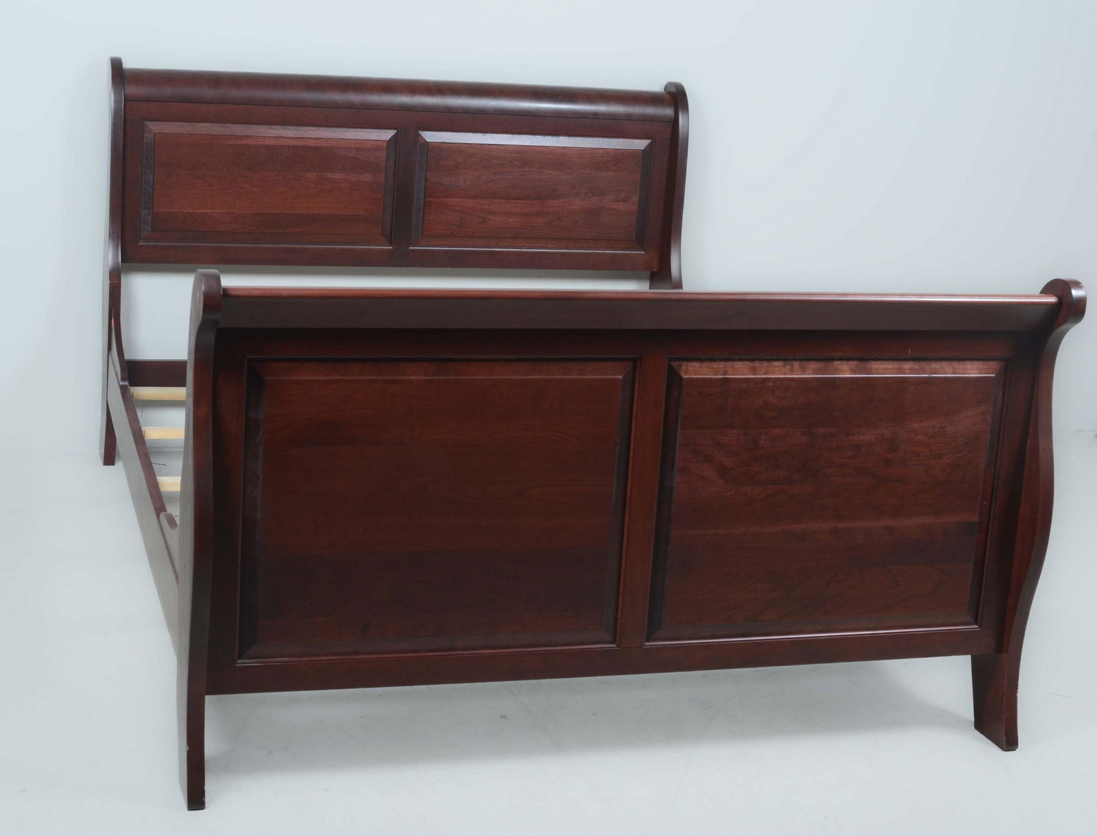 Cherry Queen size sleigh bed (1 of 2)