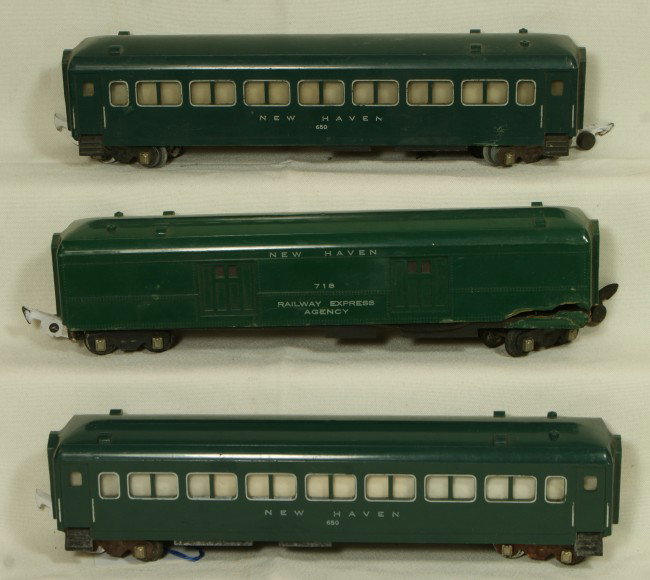 (3) American Flyer green passenger cars, 2 #650, 1 : (3) American Flyer green passenger cars, 2 #650, 1 #718