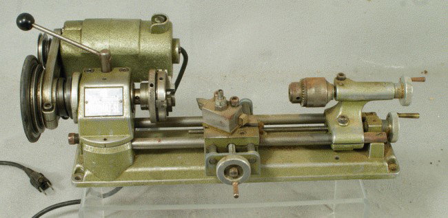 Unimat SL Model DB 200 hobby metal lathe, about 8": Unimat SL Model DB 200 hobby metal lathe, about 8" capacity, running condition