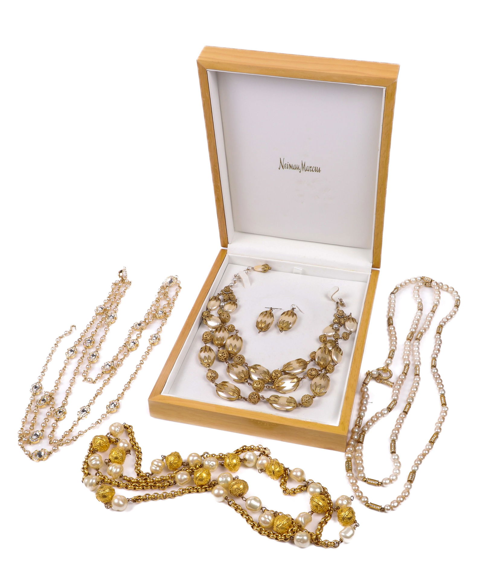 (4) Baroque Style Faux Pearl Necklaces (1 of 4)