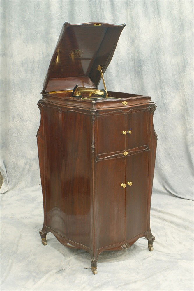 Victor VV-XVII mahogany upright floor model disc r: Victor VV-XVII mahogany upright floor model disc record player, SN 7661, museum condition/quality, with instruction book and record index