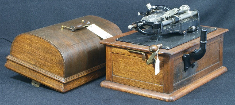Edison Triumph Model A 2/4 minute cylinder phonogr: Edison Triumph Model A 2/4 minute cylinder phonograph, SN 32613, with crane, no horn.