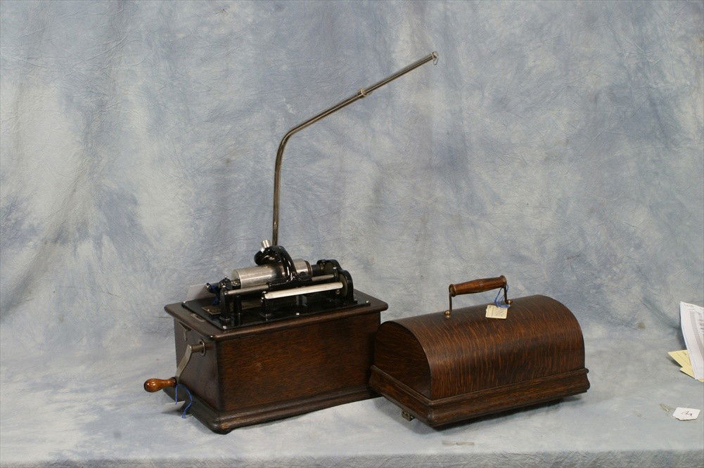 Edison Standard Model B 2 minute cylinder record p: Edison Standard Model B 2 minute cylinder record player, SN 332233, with crane, no horn, good playing condition