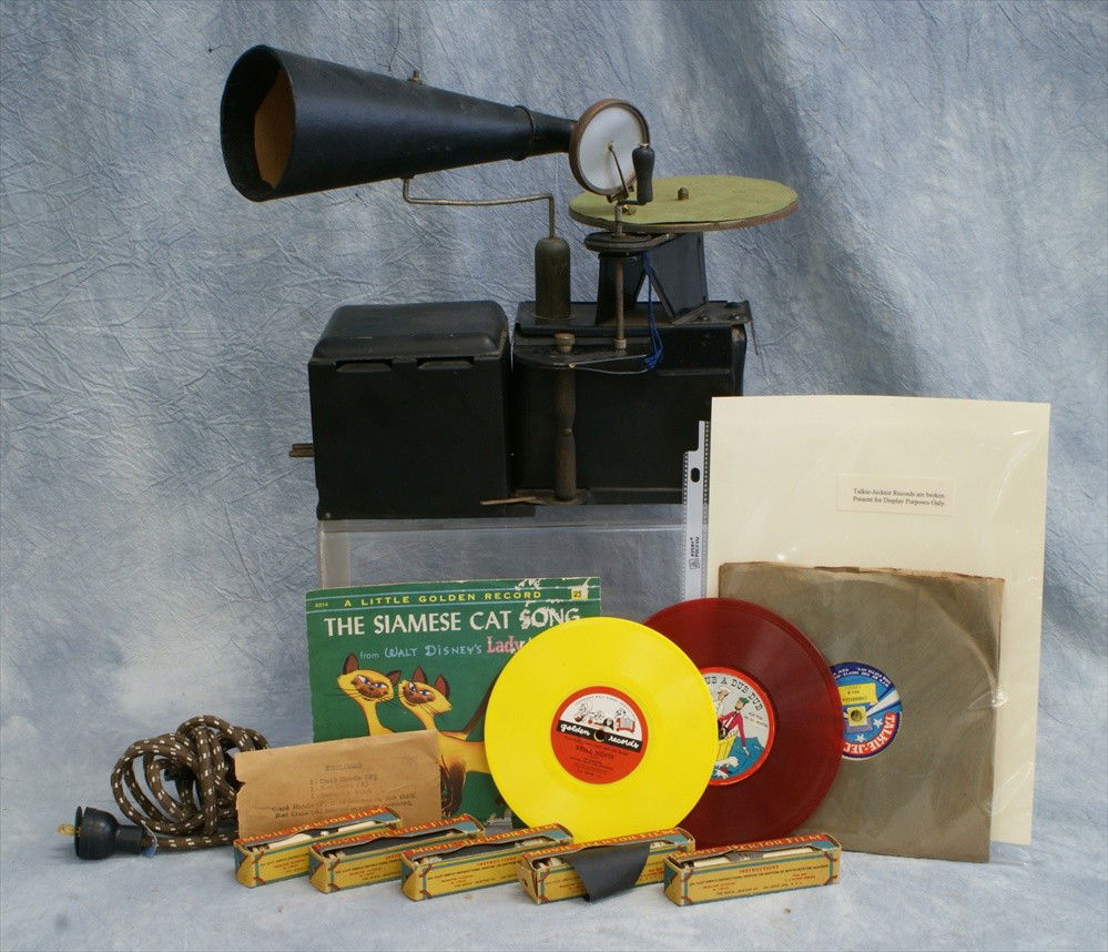 Talkie - Jector combination disc record player/mov: Talkie - Jector combination disc record player/movie projector, 6 original films with it,2 working discs with 2 others, from the Movie-Jector Co, NY, working condition, in excellent condition, origina