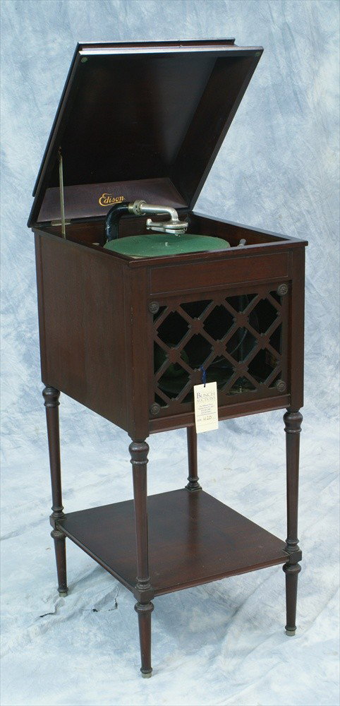 Edison mahogany A100 disc phonograph, SN SM8125, g: Edison mahogany A100 disc phonograph, SN SM8125, good playing condition
