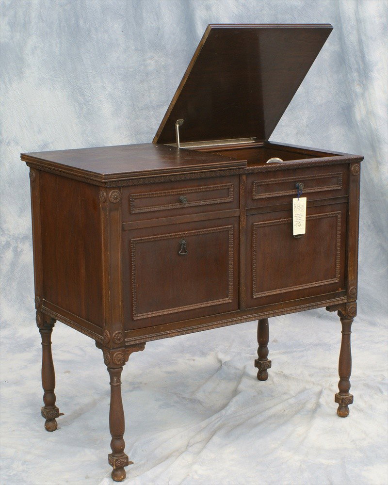 Columbia console mahogany floor model disc phonogr: Columbia console mahogany floor model disc phonograph, c 1922, fair condition