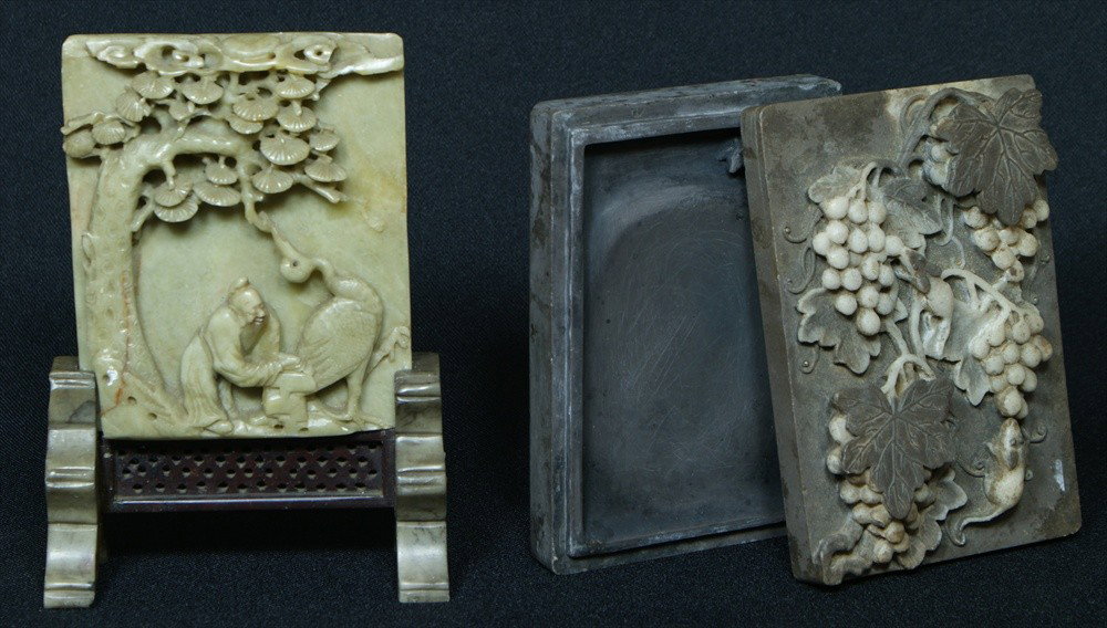 (2) pcs of Chinese carved soap stone, covered ink : (2) pcs of Chinese carved soap stone, covered ink box, minor chipping to one grape, approx 5 1/2" l x 3 3/4" w, and a table screen depicting a scholar and a crane with minor chipping, 19th c