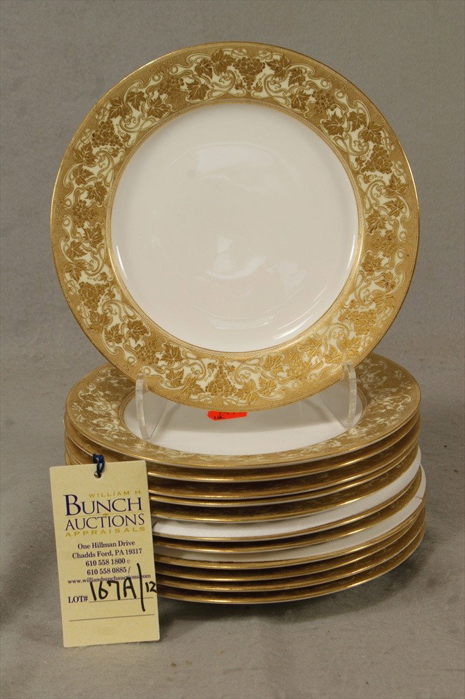 12 Royal Worcester gilt border luncheon plates, W: 12 Royal Worcester gilt border luncheon plates, W9615, 9" d, no damage