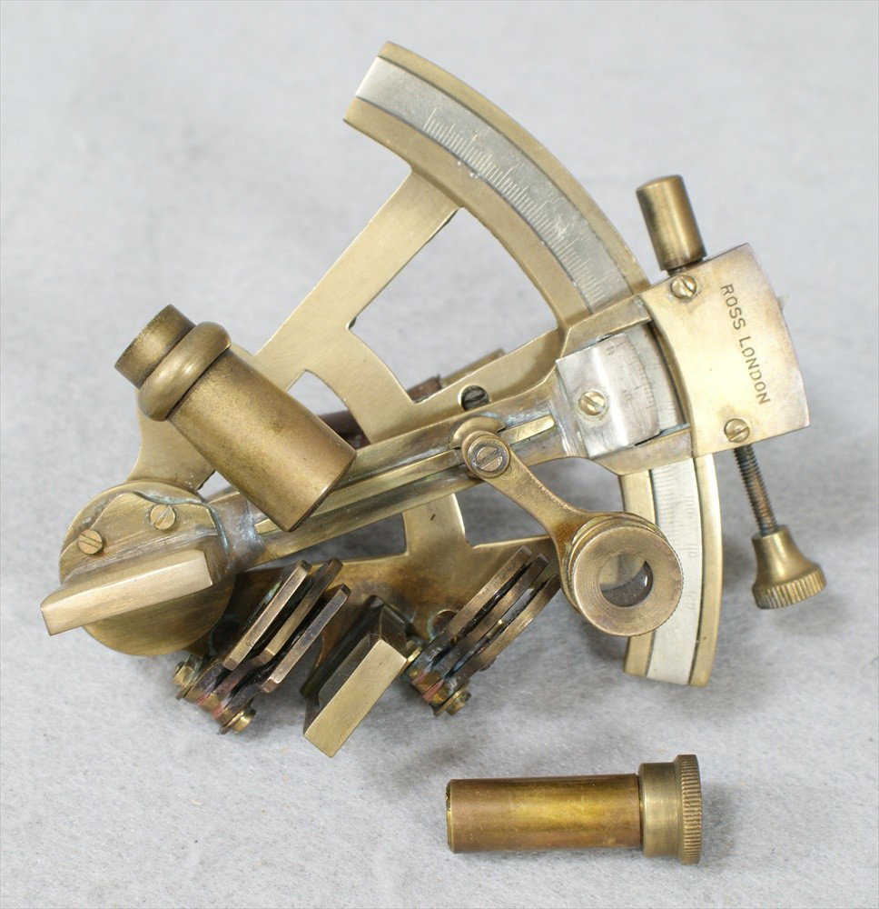 Brass sextant by Ross of London, c 1900, 4 3/4" l: Brass sextant by Ross of London, c 1900, 4 3/4" long, leather case