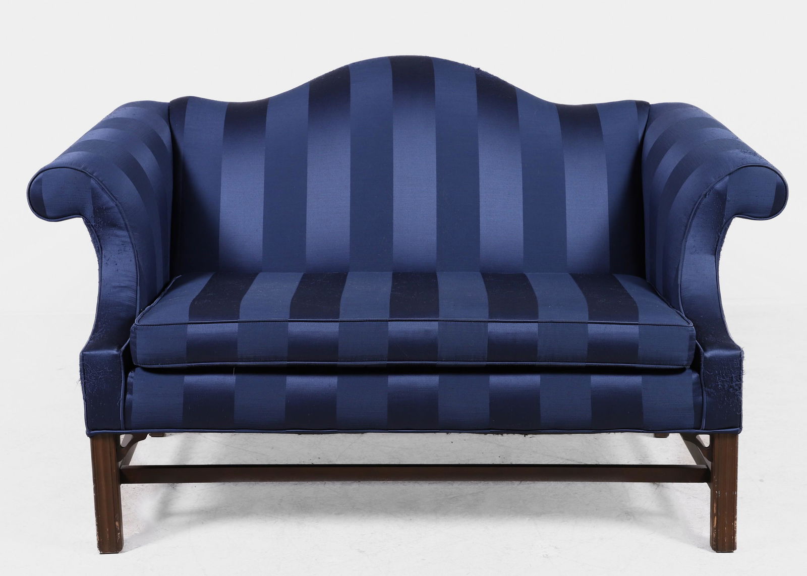 Ethan Allen Chippendale style camelback settee (1 of 4)