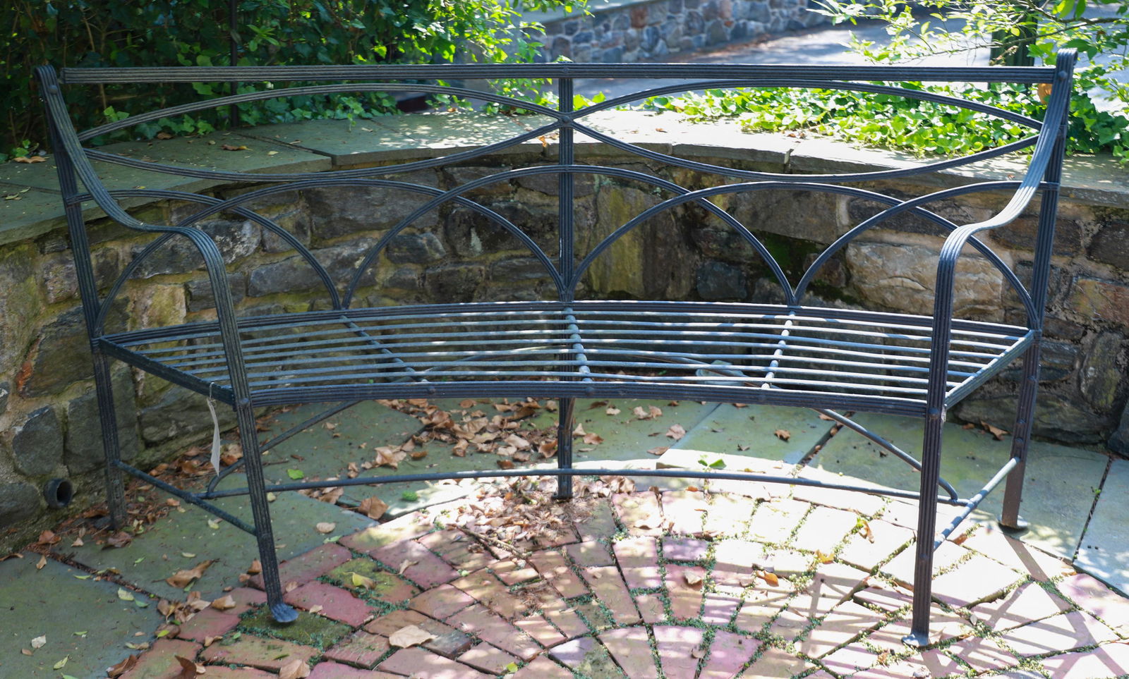 Iron and white metal bowfront garden bench (1 of 3)