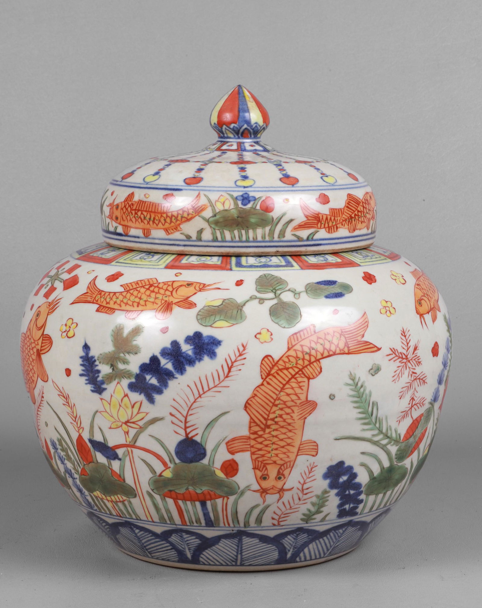Chinese Wucai Porcelain Covered Jar (1 of 6)