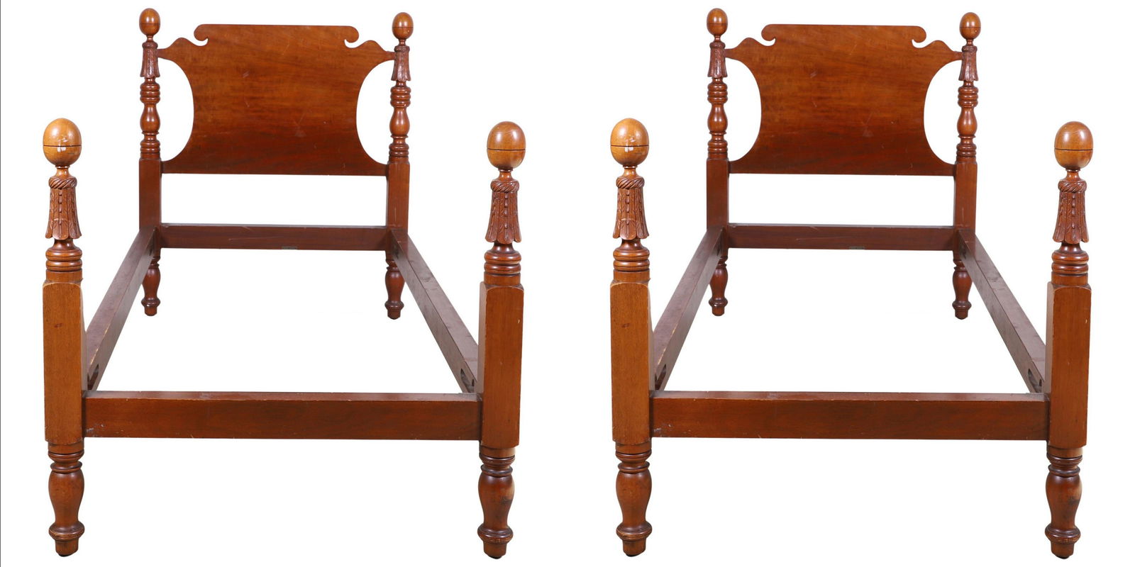 Pair Irving and Cassone mahogany twin sized beds (1 of 4)
