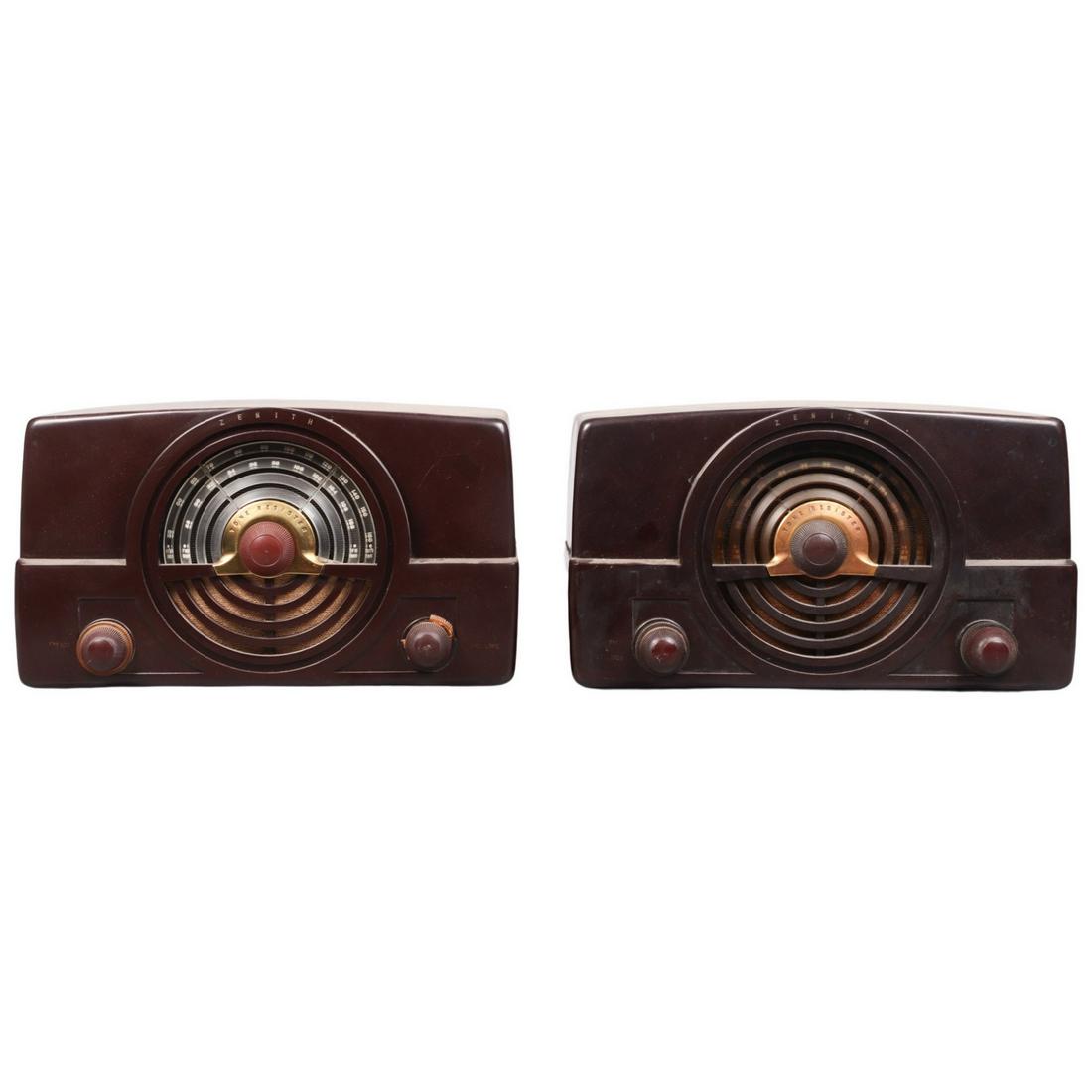 (2) Zenith Bakelite Radios (1 of 6)