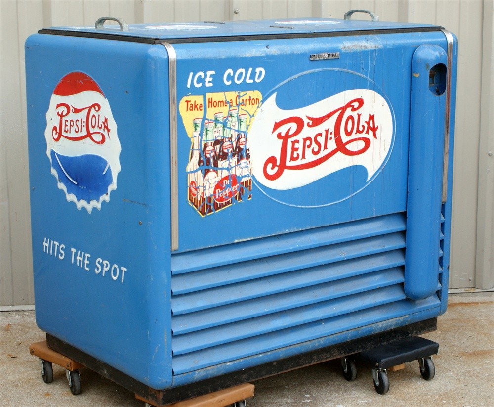 Pepsi Cola Topload cooler , blue Doctor Pepper : Pepsi Cola Topload cooler , blue Doctor Pepper decal, 1947-48, Model E-3547 (or 9), by Heinz Mfg Co, Phila, PA, 44" h, 32" w, 27" d, sanded top.