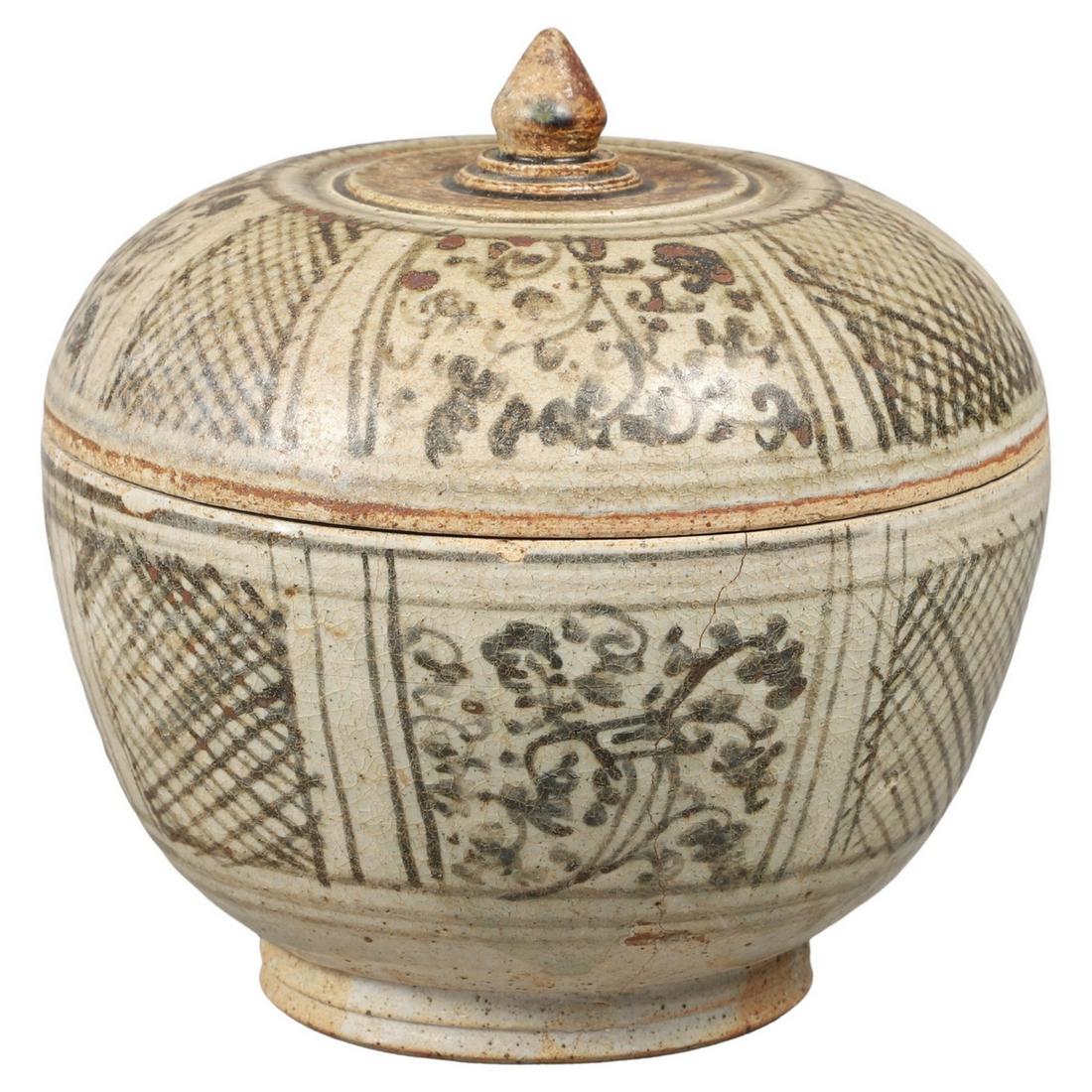 Thai Sawankhalok Pottery Covered Jar (1 of 4)
