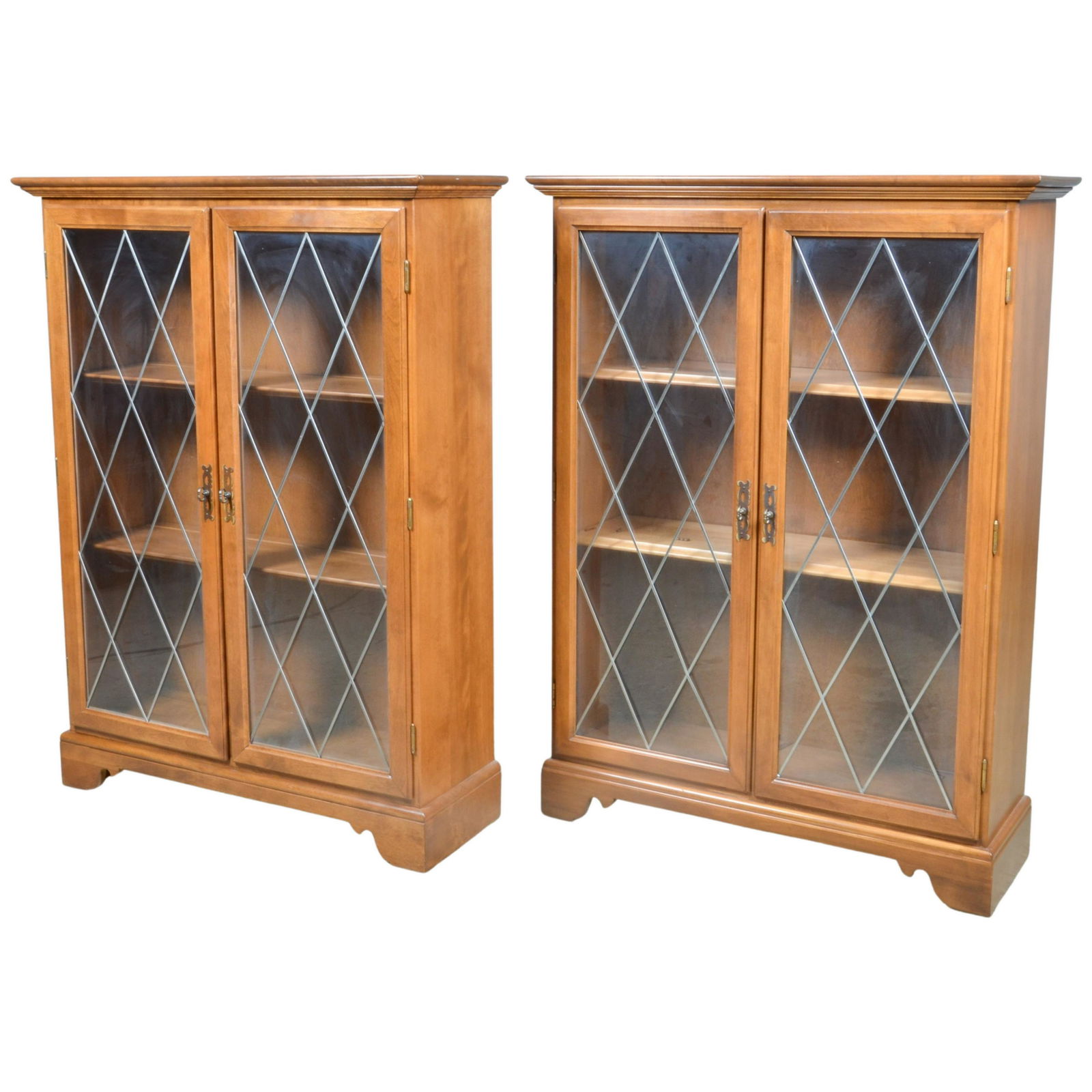 Pair Ethan Allen 2-door bookcases (1 of 8)
