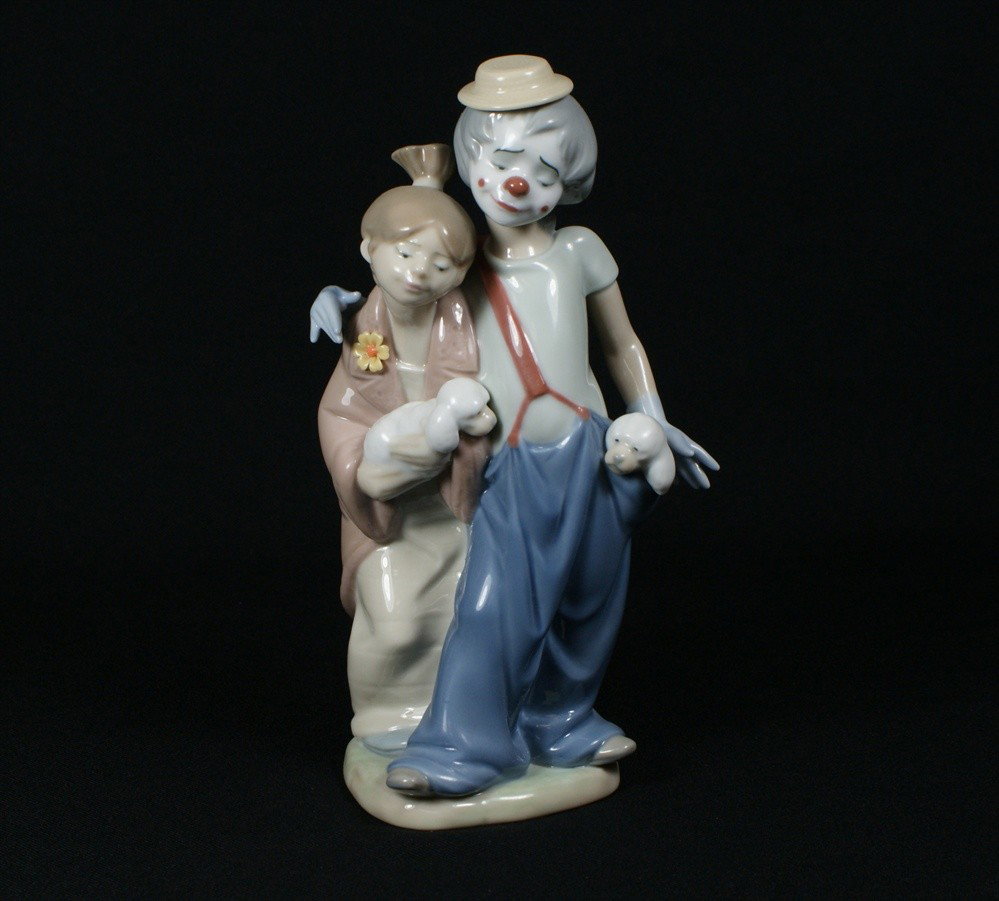 Lladro, Pals Forever, #7686, 8-3/4".: Lladro, Pals Forever, #7686, 8-3/4".
