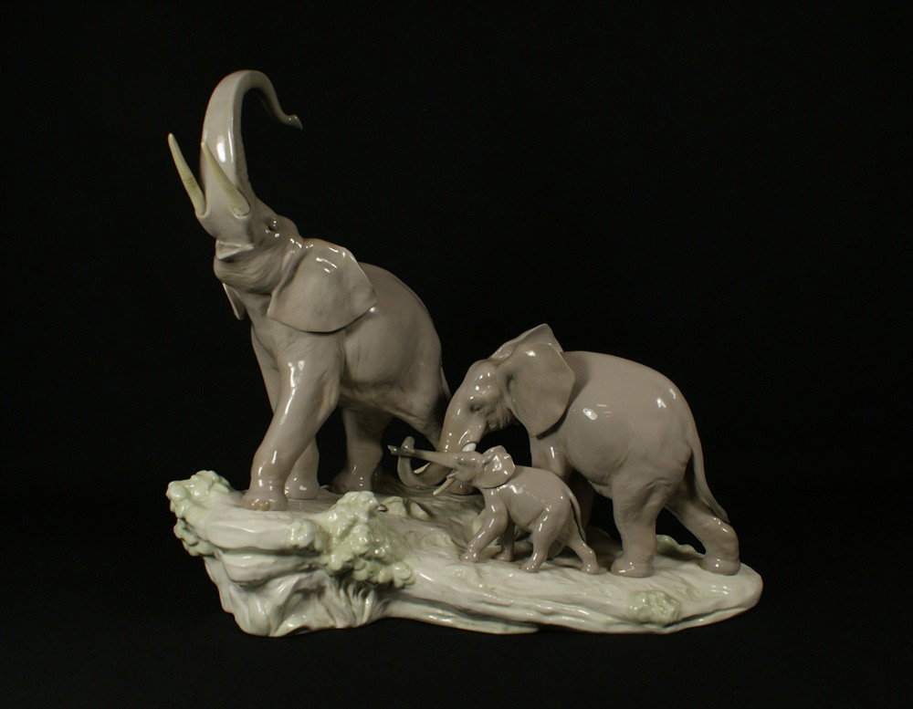 Lladro, Two Elephants, #L-11 I, 14 1/4" tall, repai: Lladro, Two Elephants, #L-11 I, 14 1/4" tall, repaired tusk