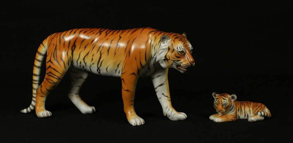 85: (2) Herend porcelain tiger figurines, Smithsonian I