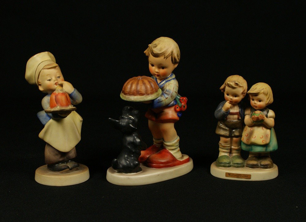 (3) Hummel figurines, 220 "We Congratulate", 3-Li: (3) Hummel figurines, 220 "We Congratulate", 3-Line, 3 3/4" tall, 128 "Baker", Stylized Bee, 4 3/4" tall, 9 "Begging His Share", modern mark with some crazing, 5 1/4" tall