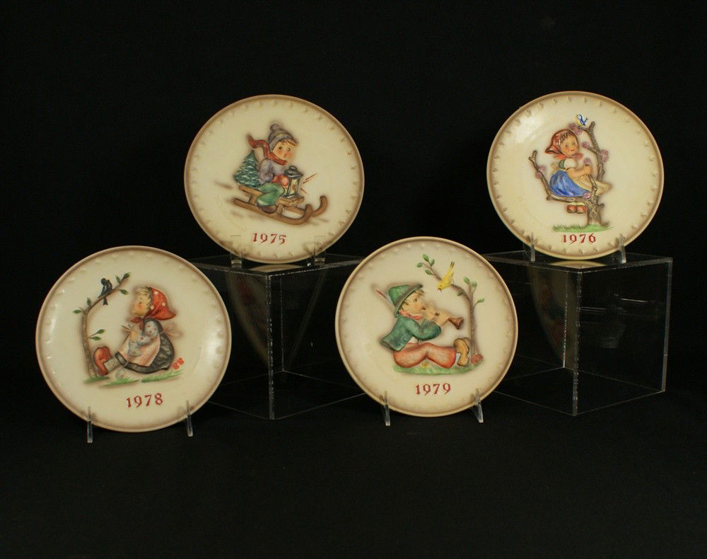 (4) Hummel Plates, 1975, 1976, 1978, 1979, 7 1/2": (4) Hummel Plates, 1975, 1976, 1978, 1979, 7 1/2" dia