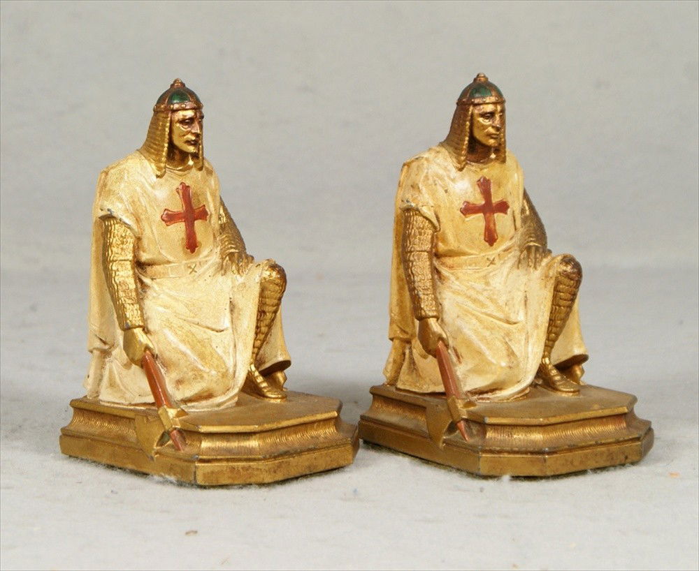 Pr Kronheim & Oldenbusch / J Ruhl Knight Crusader: Pr Kronheim & Oldenbusch / J Ruhl Knight Crusader patinated white metal bookends, 5" h. 3 1/4" d. K & O Metal Novelties Company was in business from 1895 to 1939. Most of their bookends were produced