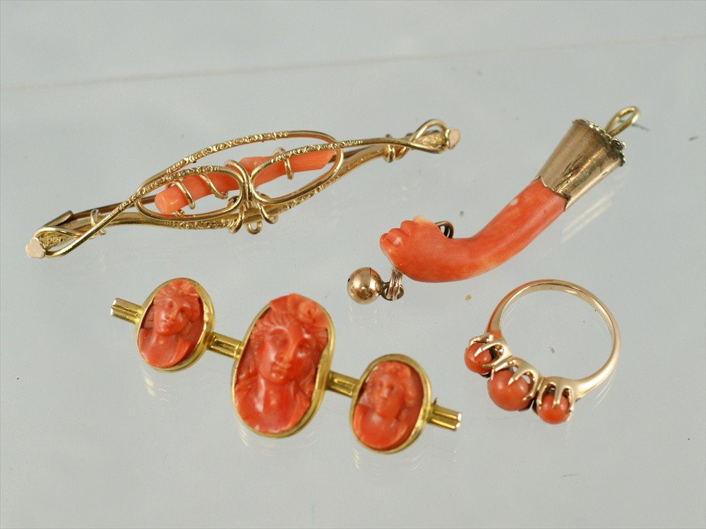 (4) YG & coral items, bar pin w/3 carved cameos, 3 : (4) YG & coral items, bar pin w/3 carved cameos, 3 stone ring, 14K bar pin, pendant with hand,