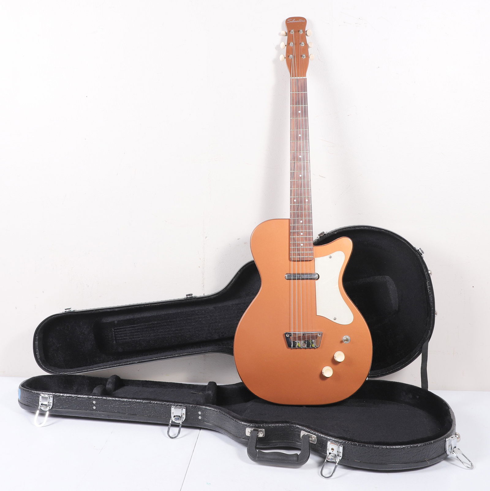 Vintage Silvertone Electric Guitar Oct 11, 2022 William Bunch