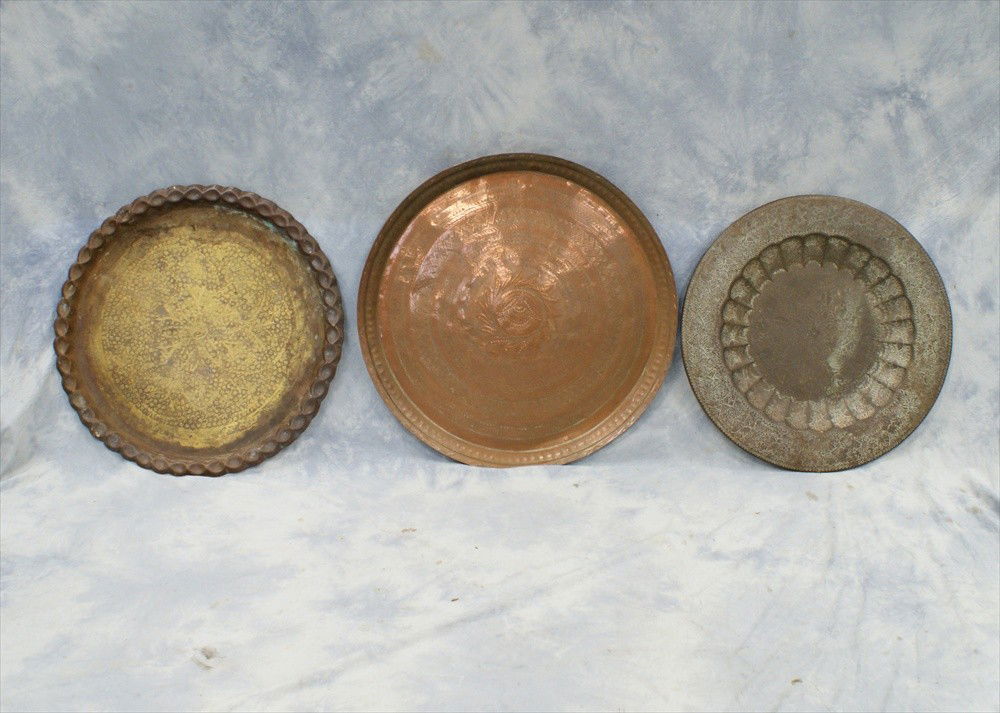 (3) Assorted Middle Eastern trays, copper & bras: (3) Assorted Middle Eastern trays, copper & brass, 20th C, largest 26" dia