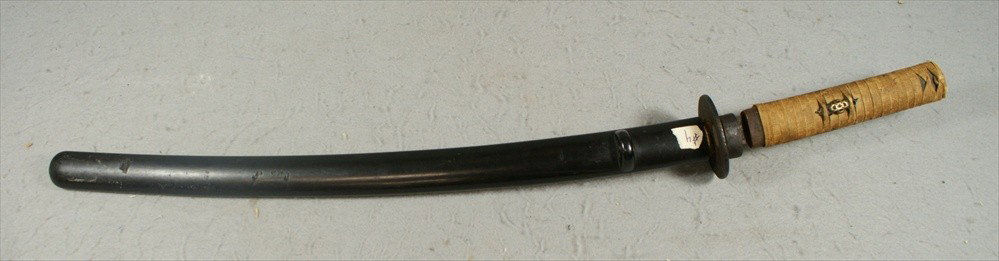 Japanese Wakizashi Samari Sword, Edo period, uns: Japanese Wakizashi Samari Sword, Edo period, unsigned & shortened Tang, 2 mekugi holes are different sizes, file marks (yasurime) slanting down to backside, copper habaki has slanting file marks, hamm