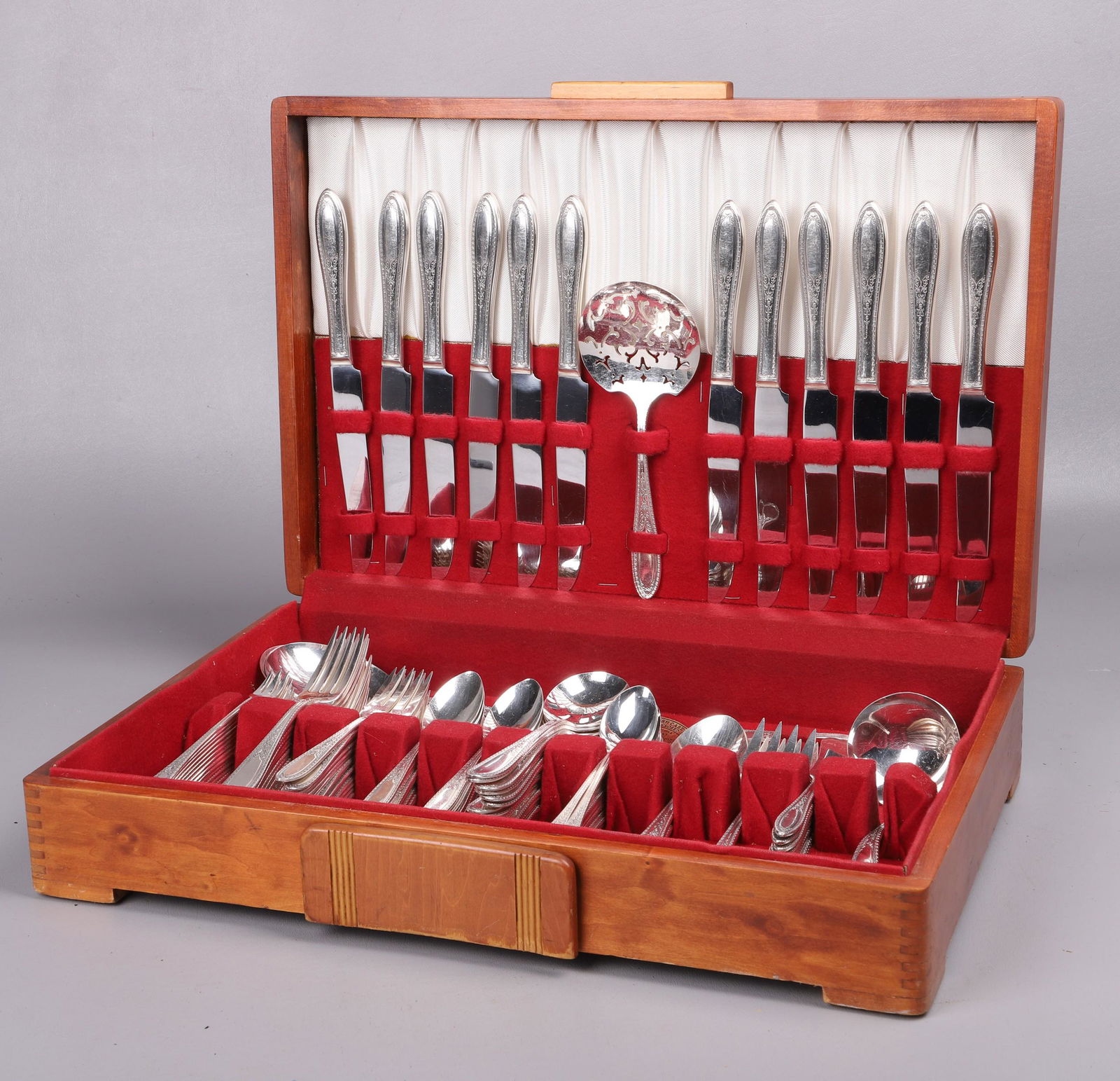 (127) Pcs Rogers Oneida Silver Plate Flatware (1 of 6)