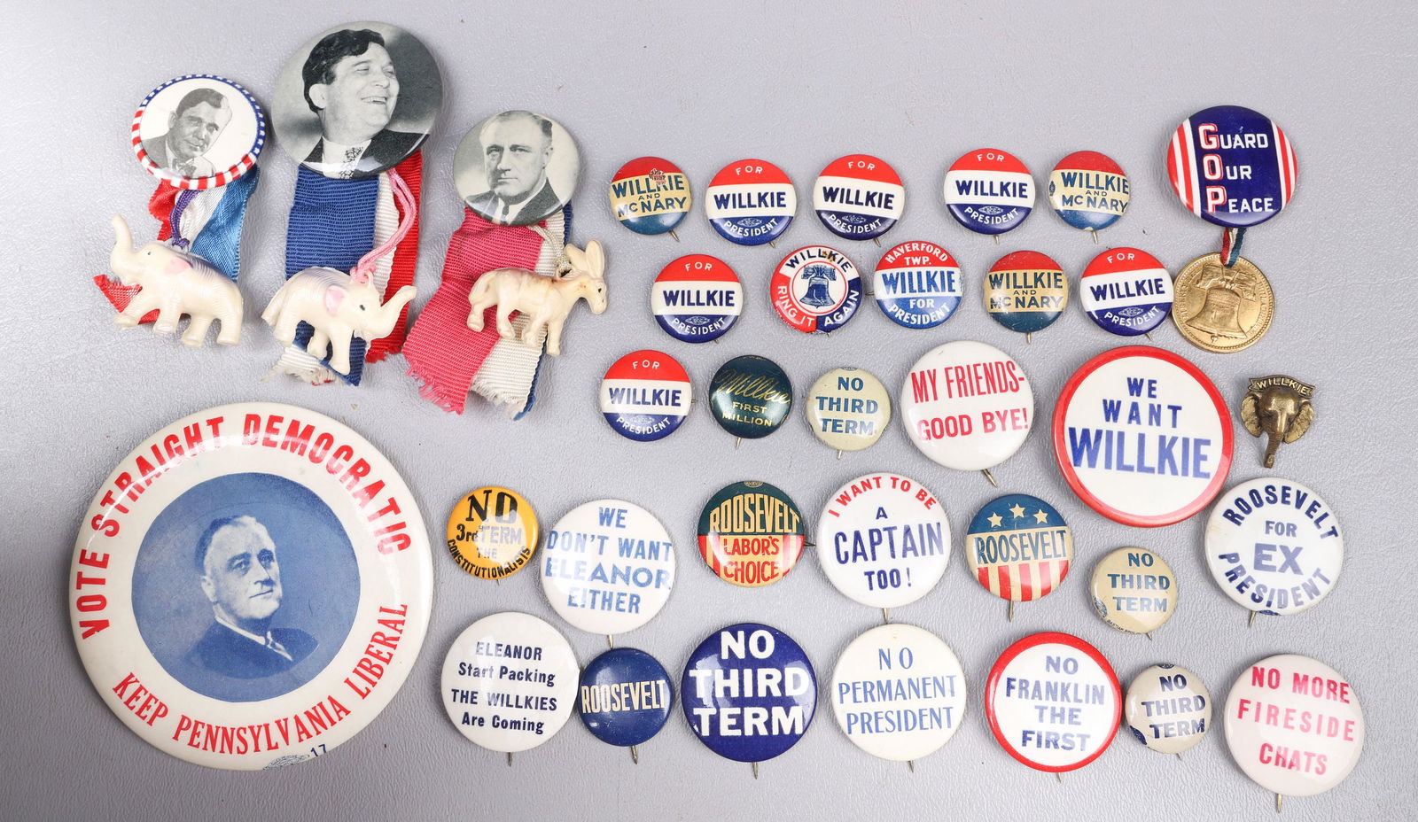 (35) 1940 Roosevelt/Willkie Campaign Buttons (1 of 4)