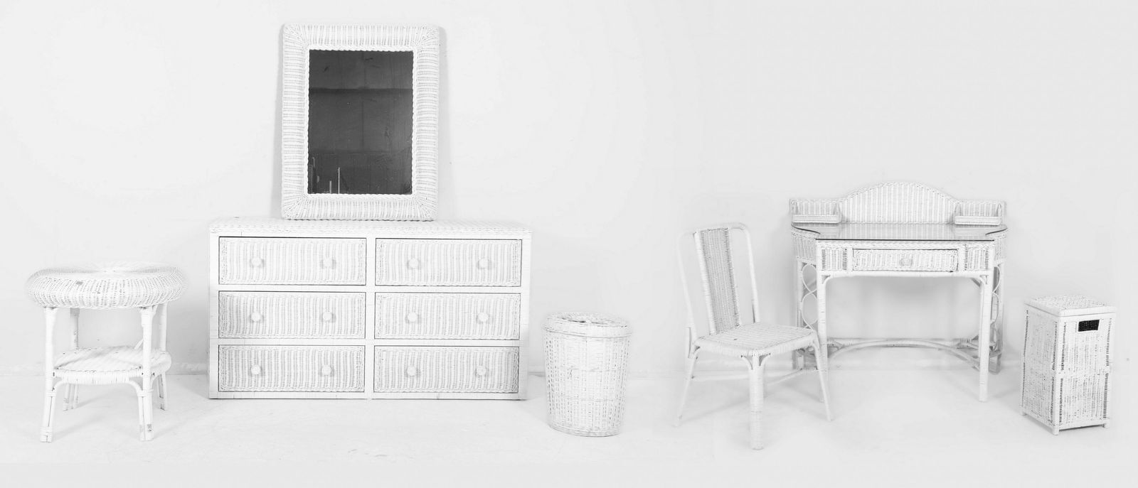 (7) pc Wicker items (1 of 4)