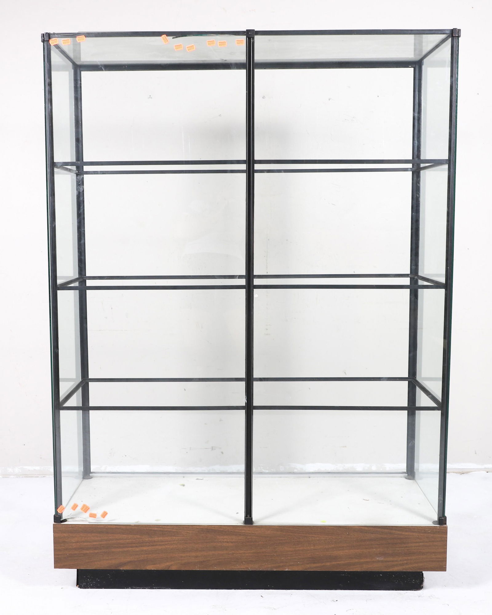 Store display case (1 of 4)