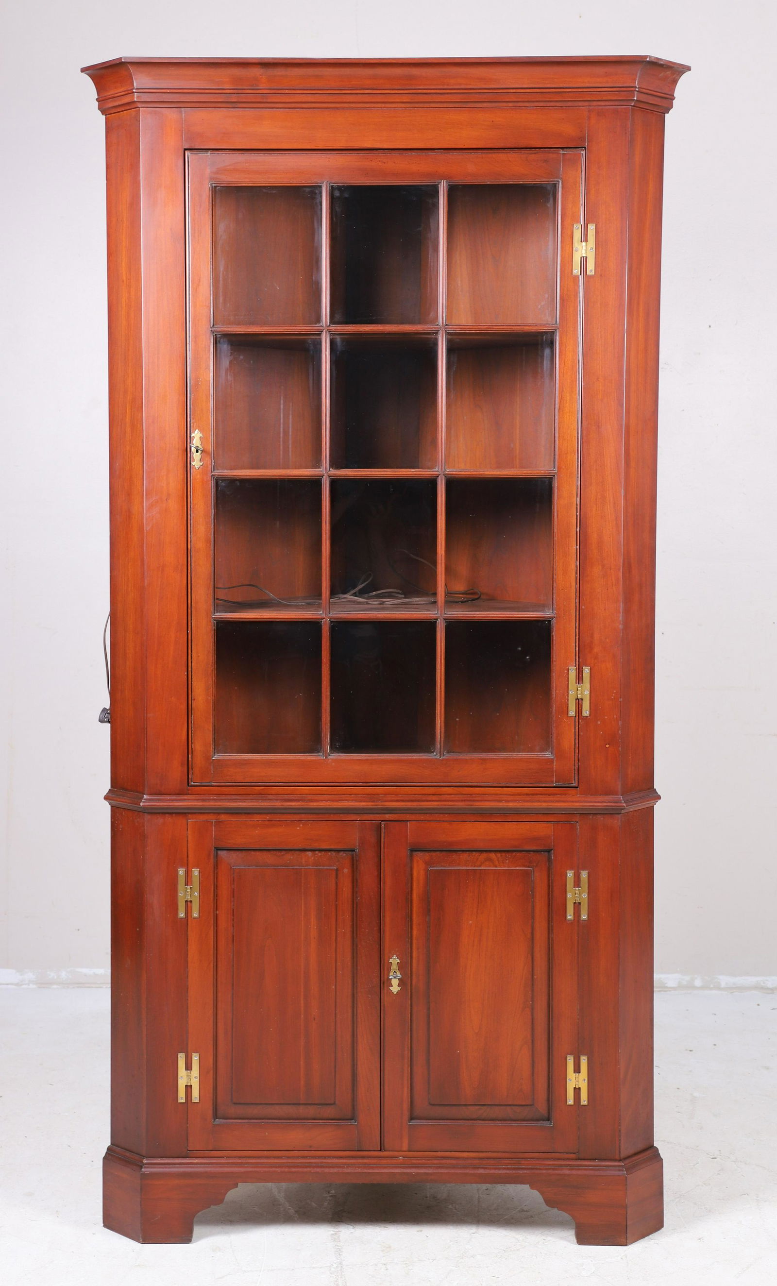 Henkel Harris cherry 1-pc corner cabinet (1 of 5)
