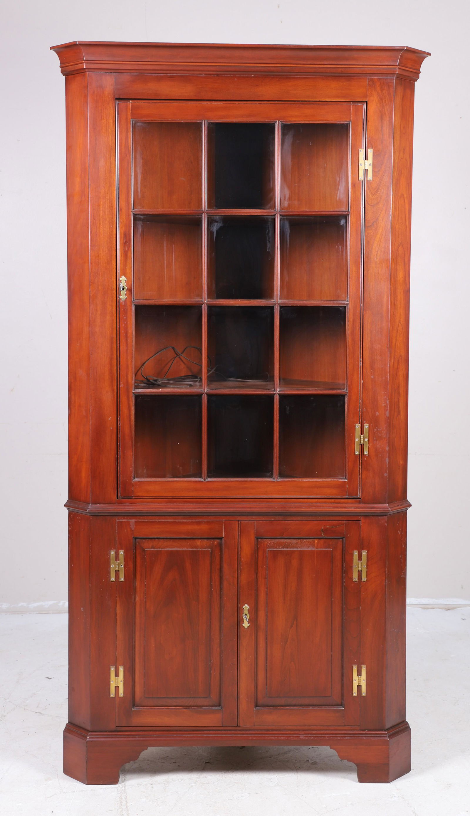 Henkel Harris cherry 1-pc corner cabinet (1 of 5)