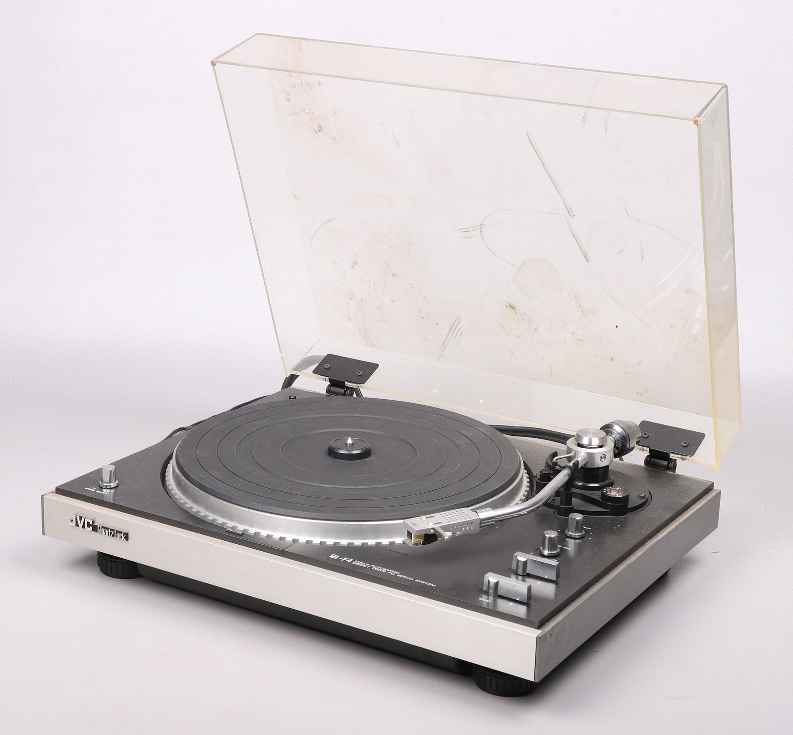 JVC QL F4 Turntable (1 of 2)