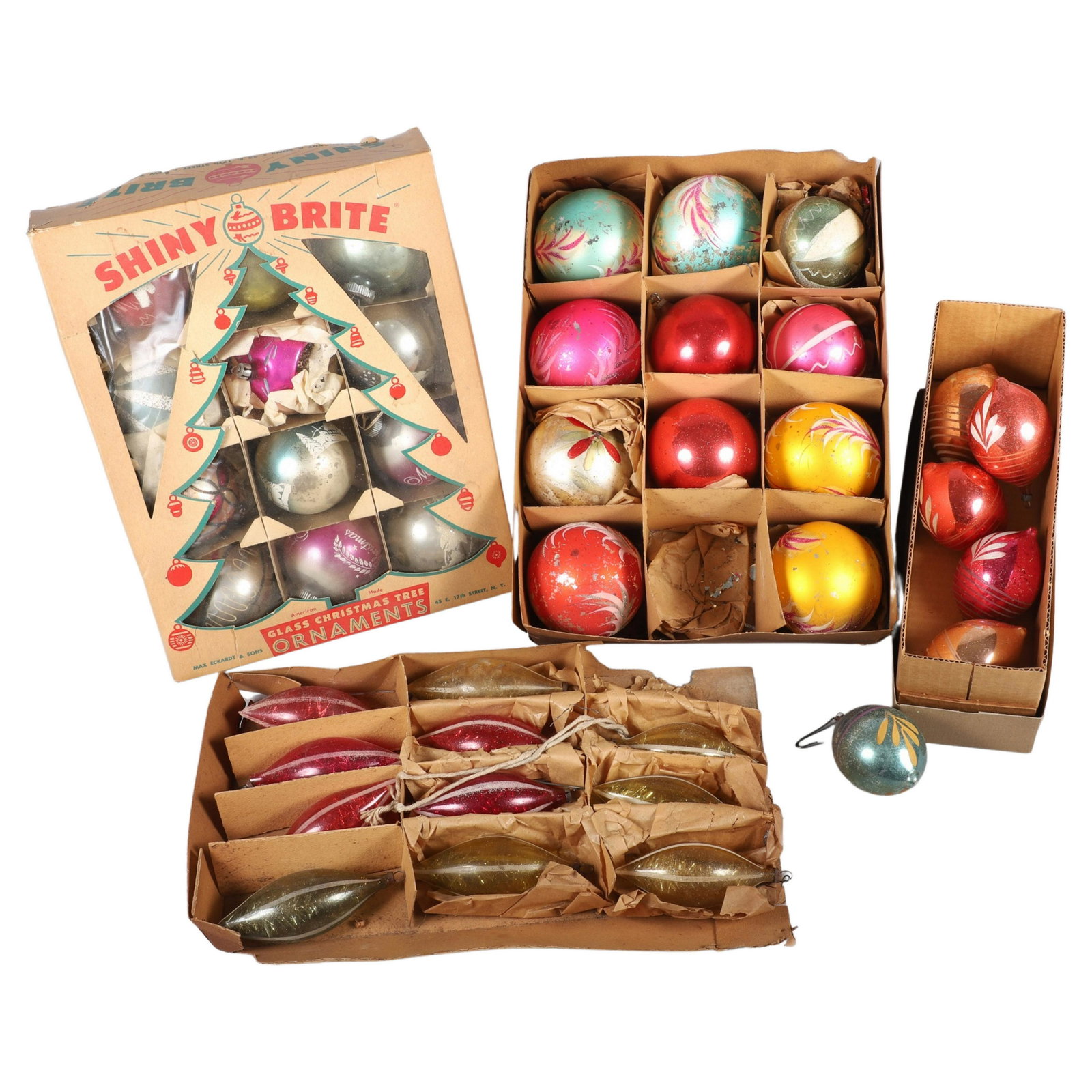 (40+/-) Vintage Glass Christmas Ornaments: (40+/-) Vintage glass Christmas ornaments, some in original boxes, including Shiny Brite, largest 4"