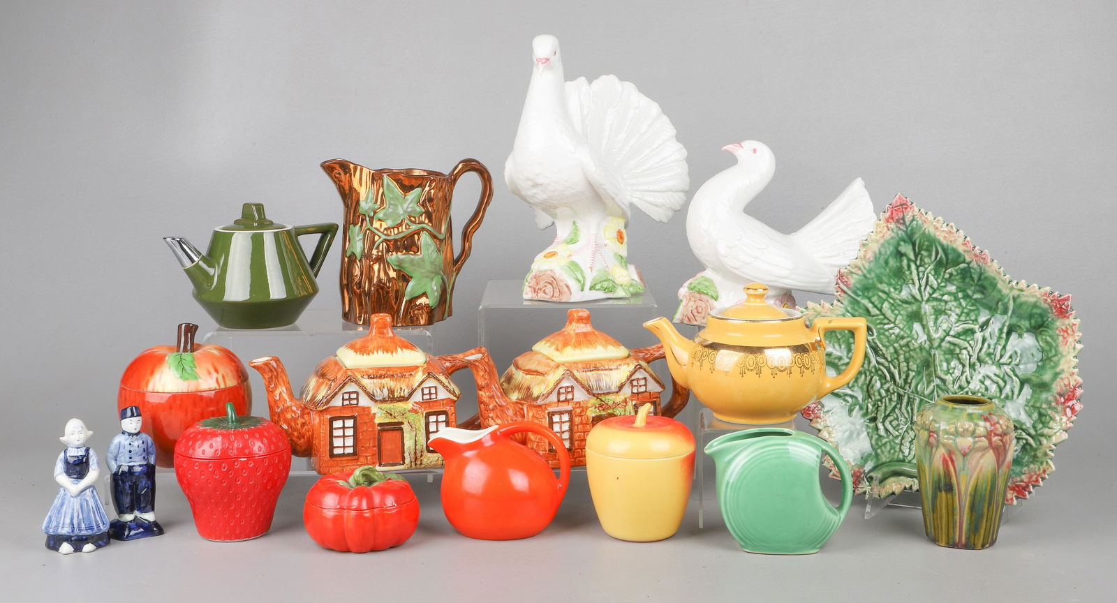 (17) Porcelain and Pottery Table Items (1 of 6)