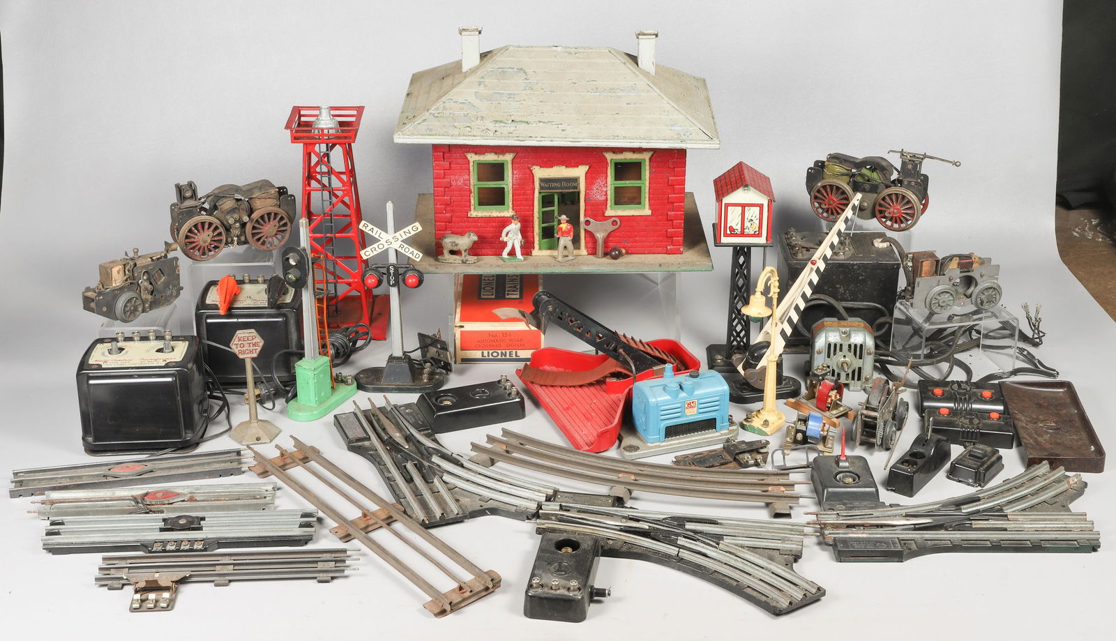 Model Train Track and Accessories (1 of 18)