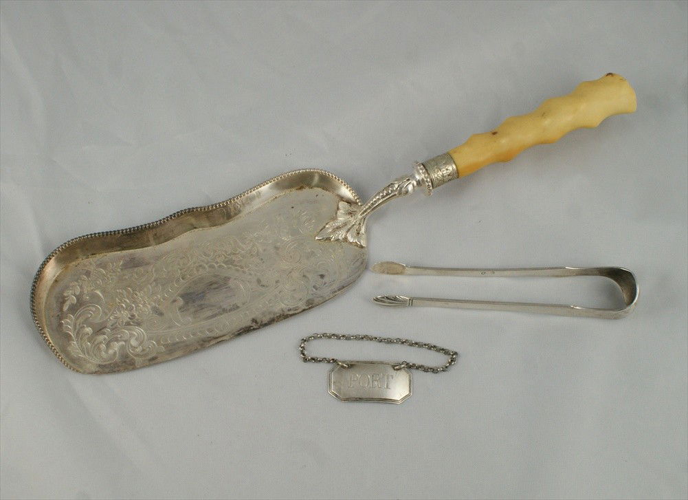 Pr American coin silver tongs, perhaps Joseph Lo: Pr American coin silver tongs, perhaps Joseph Loring, Boston, c 1790, with a Georgian silver "Port" bottle label, c 1792, with a Mappin & Webb plated fish server, 13 1/2" l