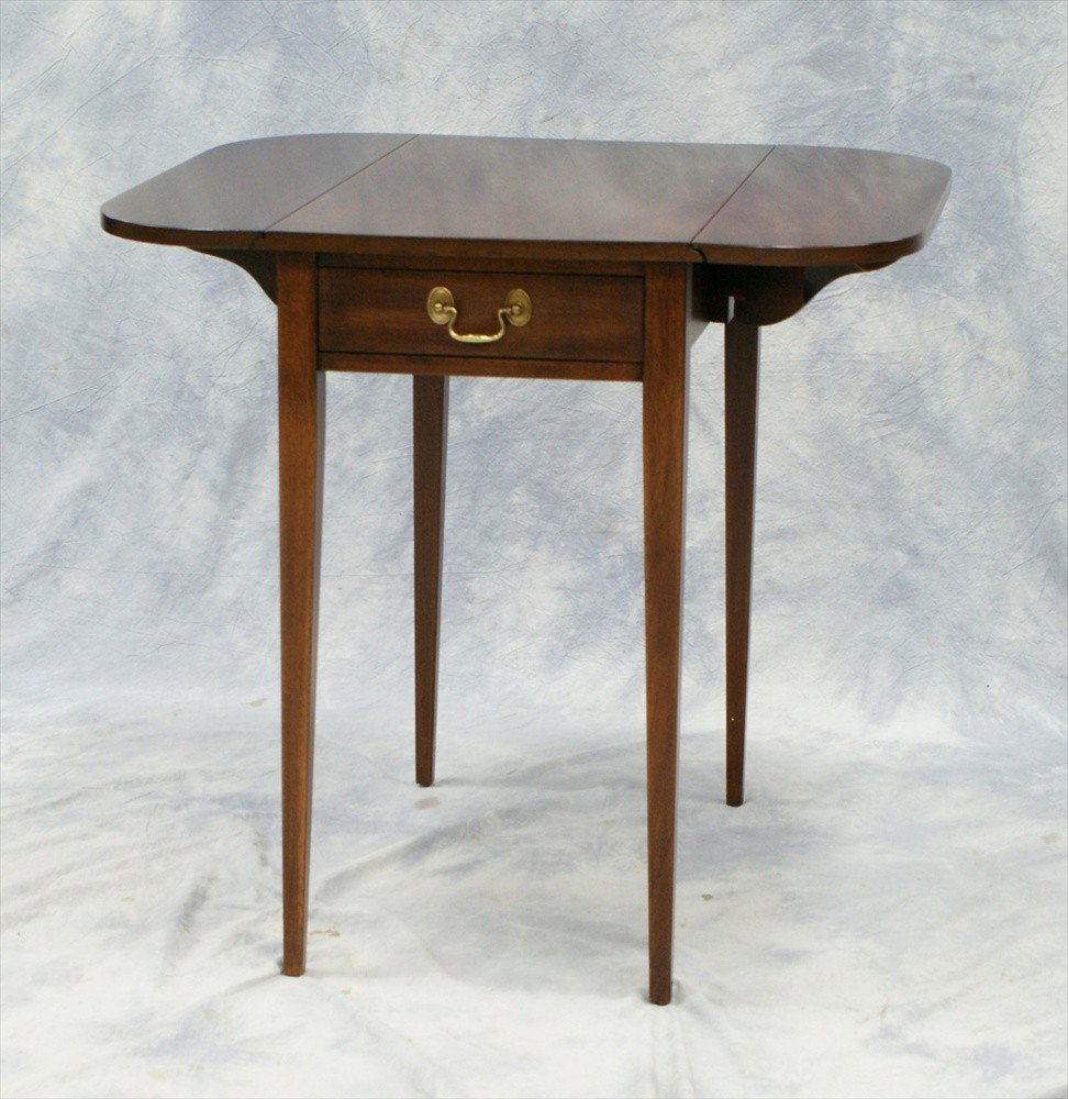 Henkel Harris mahogany Pembroke table, Style 540: Henkel Harris mahogany Pembroke table, Style 5406, Finish 29, 14" x 23" top, list price over $2500