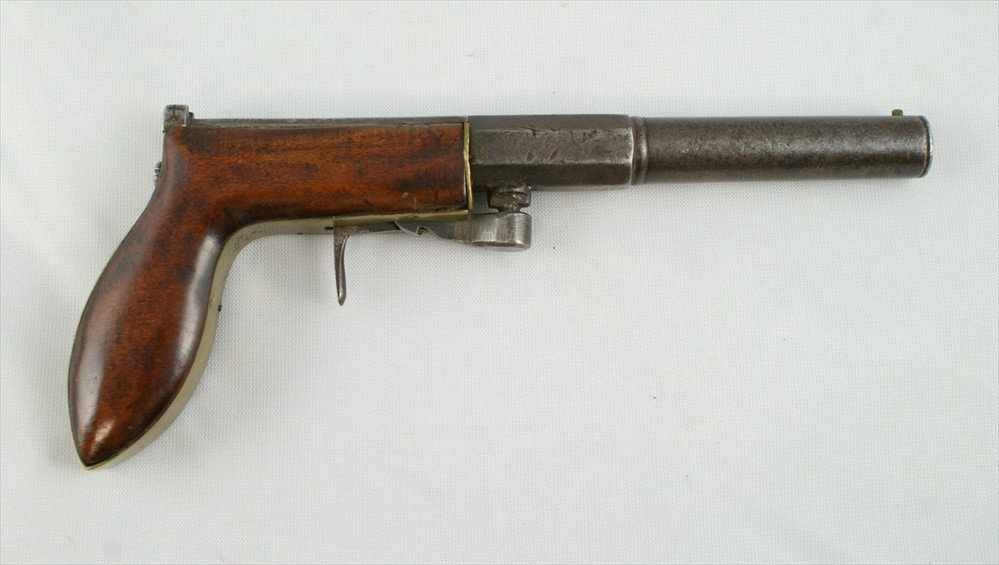 Hale & Tuller, Hartford, Connecticut underhammer: Hale & Tuller, Hartford, Connecticut underhammer percussion pistol, made in CT State Prison, 44 cal, 4" part octagon, part round barrel, Ref Flayderman's 8th Ed, p 362 for an interesting back story.