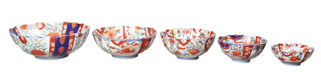 (5) Japanese Imari Porcelain Bowls: (5) Japanese Imari porcelain bowls, unmarked, largest 8-5/8" dia x 3" h, smallest 4-1/4" dia x 1-3/4" h