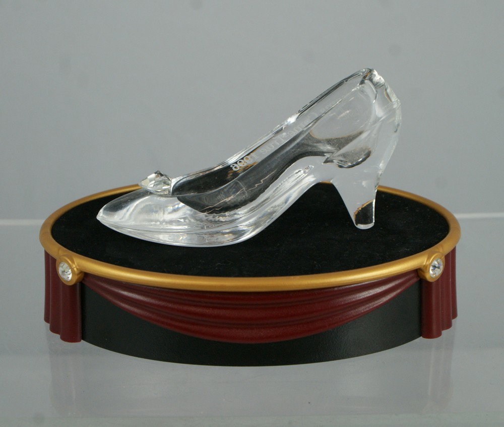 Cinderella, glass shoe, "Dreams Come True 1996", : Cinderella, glass shoe, "Dreams Come True 1996", with base, Walt Disney Classics Collection, 3" tall