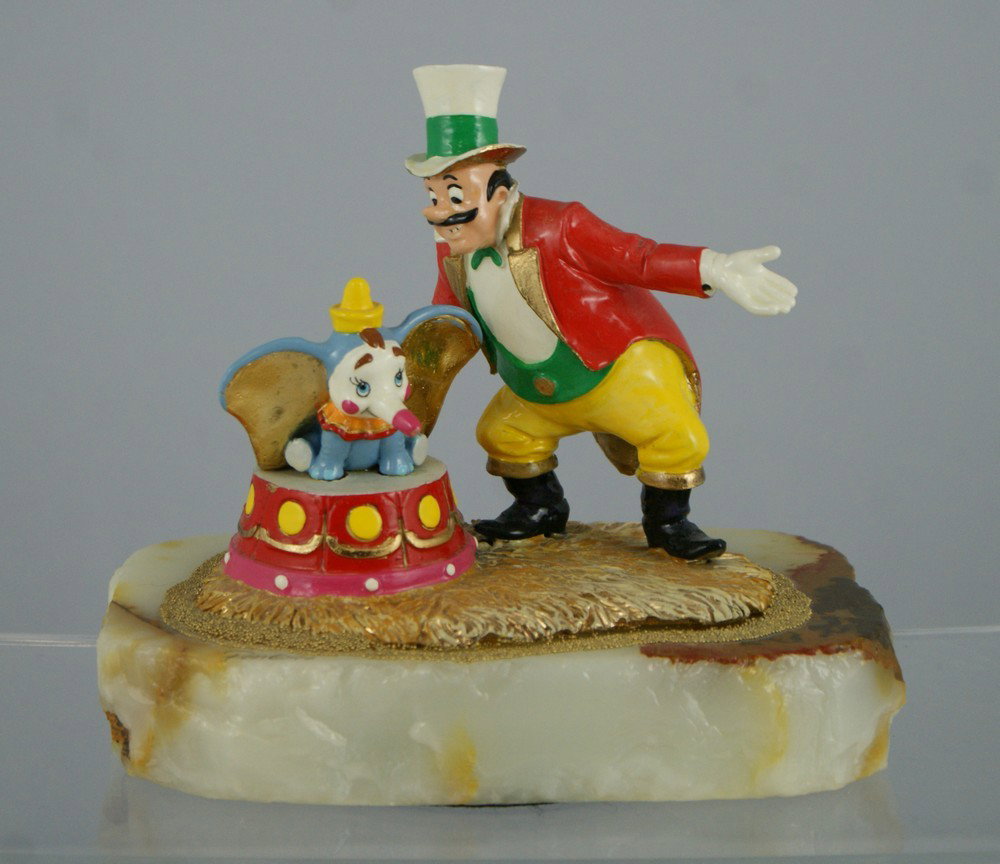 Dumbo, Ron Lee Figurine, signed Ron '96, 426/950,: Dumbo, Ron Lee Figurine, signed Ron '96, 426/950, 6 ½" tall