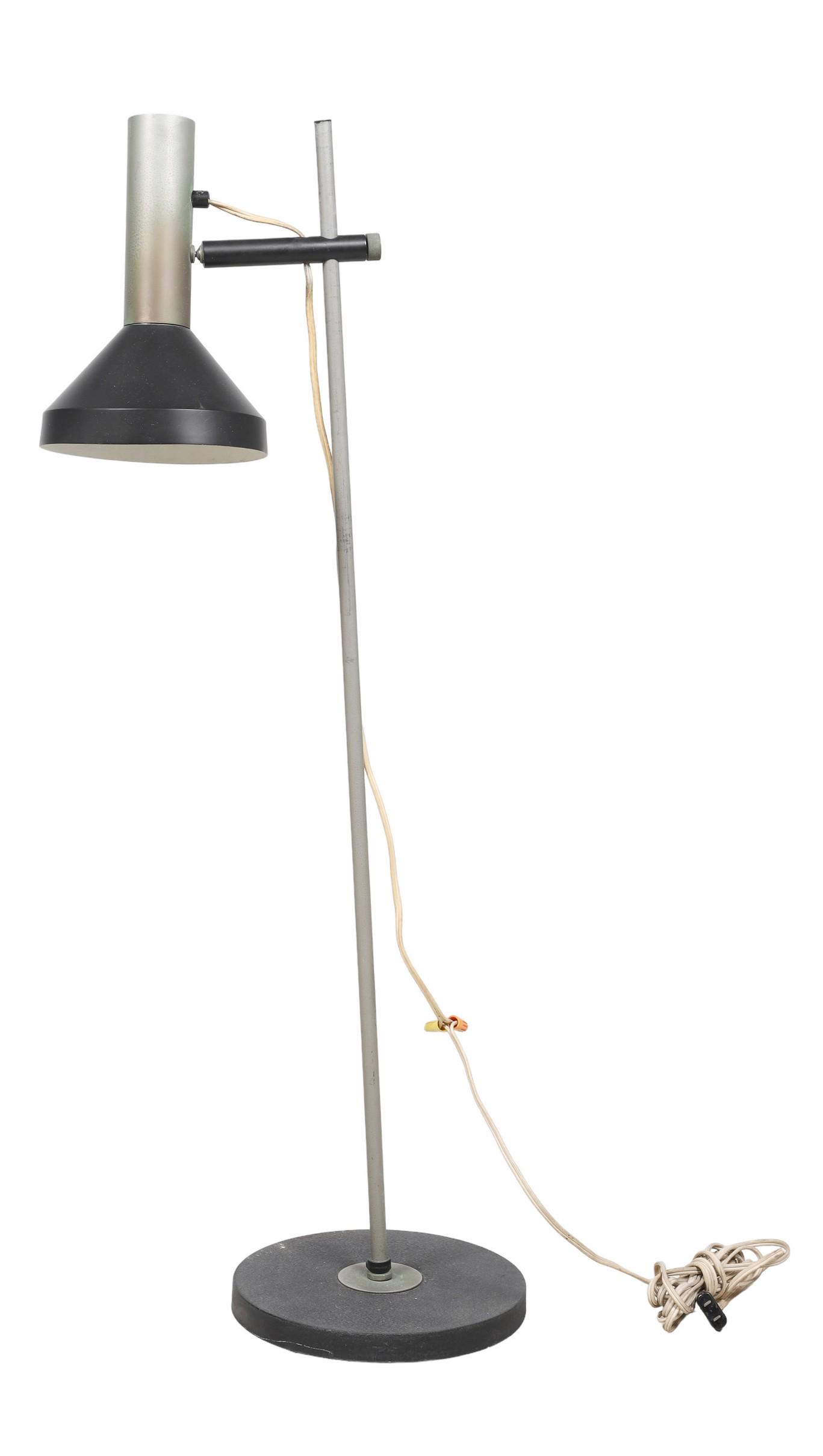 Luxo Modern Design table lamp (1 of 2)