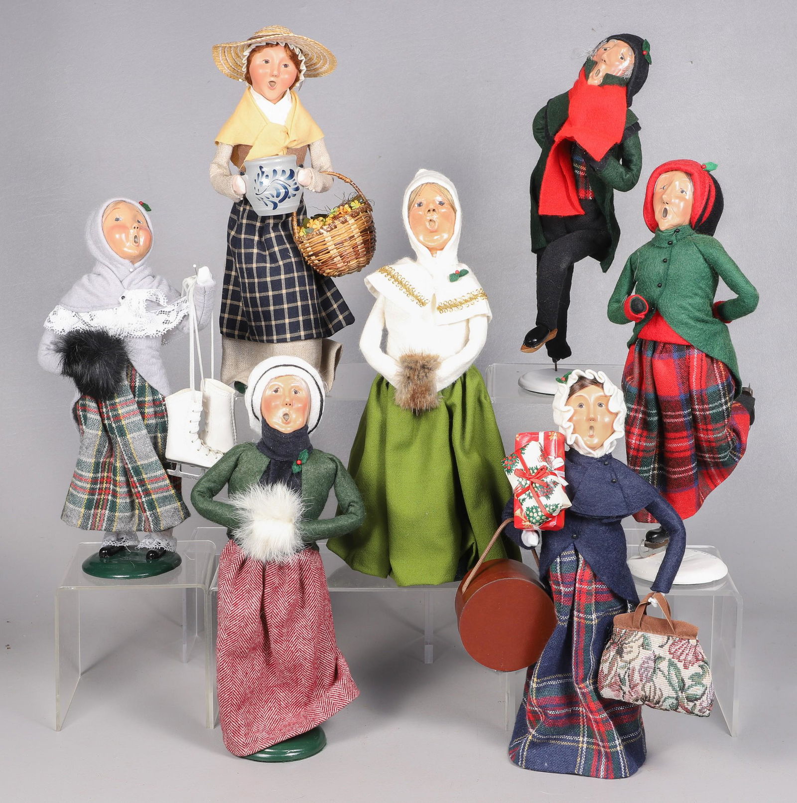 (7) Byers Choice Carolers Figurines (1 of 5)